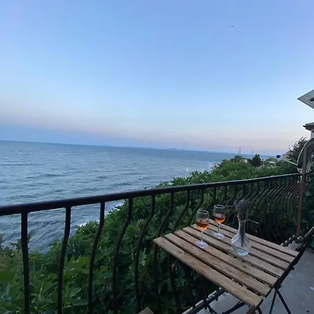 In A Beach House Old Town ネセバル