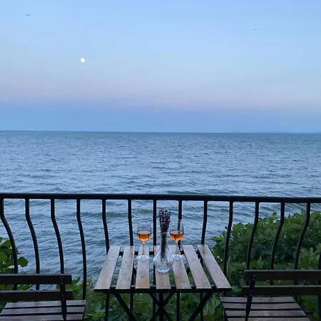 Guest house In A Beach House Old Town